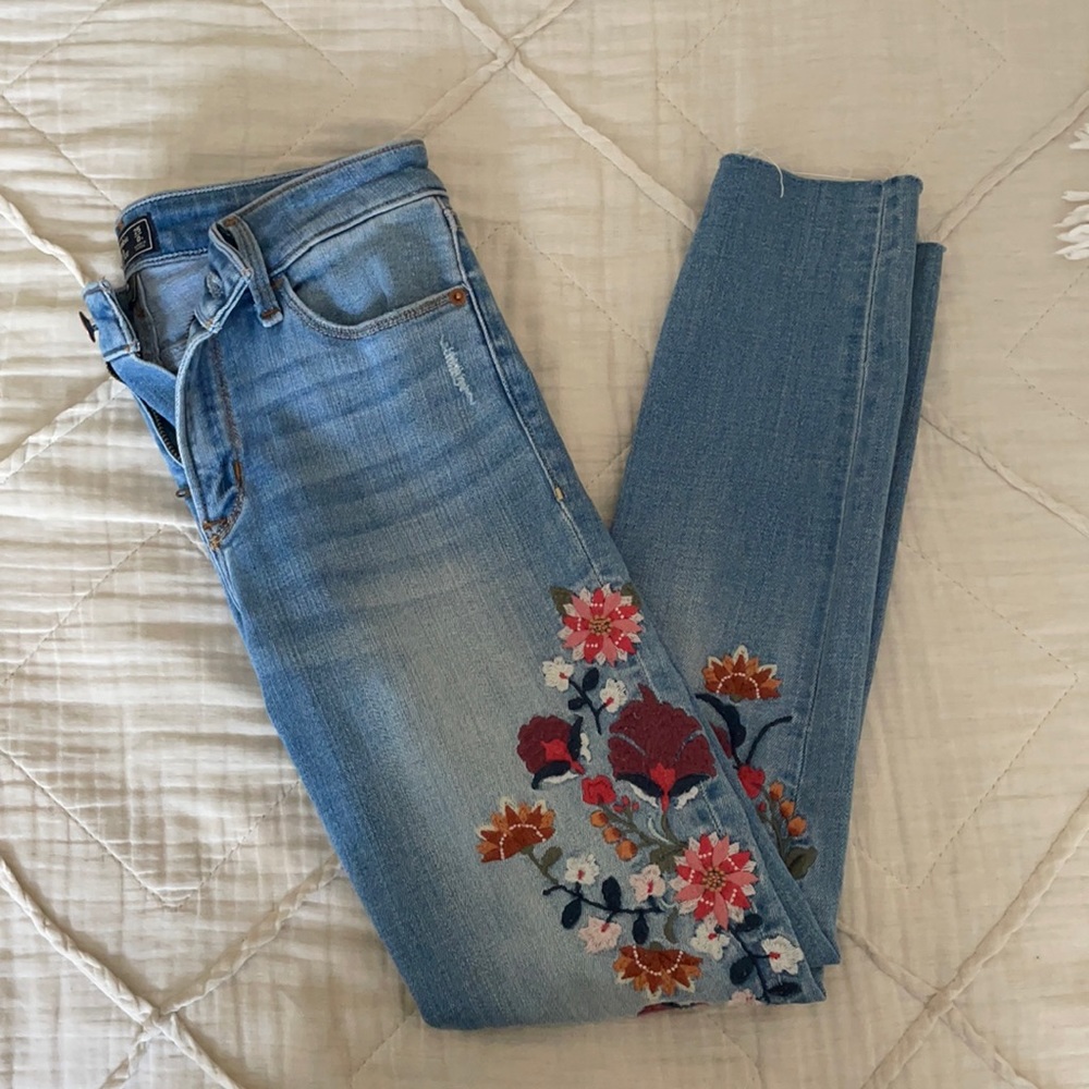 Embroidered Abercrombie Jeans size 25/0